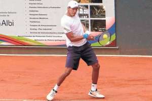 El tenista boliviano de 25 a&ntilde;os entrena en la academia de Guillermo Vilas -en Mallorca- con el espa&ntilde;ol, 9 veces ganador del Grand Slam de Roland Garros. Foto: cortes&iacute;a