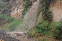 Lluvia causó un deslizamiento de tierra cerca del puente del Río Chiche