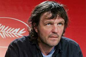 El cineasta serbio, autor de un filme dedicado a Maradona, elogi&oacute; al presidente: &ldquo;Es extremadamente inteligente y r&aacute;pido&rdquo;.