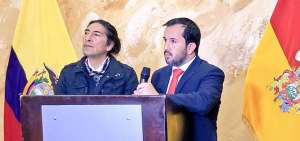 El prefecto Yaku P&eacute;rez (izq.) y el ministro de Inclusi&oacute;n, Iv&aacute;n Granda,  sostuvieron un di&aacute;logo ayer en el que llegaron a diferentes acuerdos.