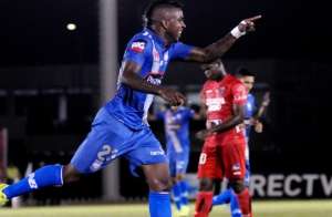 Miller Bola&ntilde;os celebra su segunda conquista en el encuentro que el Ballet gole&oacute; a River. Foto: FEF