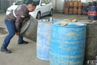Policía incauta 2 600 galones de combustible en Manabí y Sucumbíos 