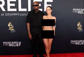 El rapero Kanye West y su esposa protagonizaron uno de los momentos más incómodos de los premios Grammy. 