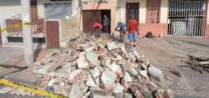 Los inmuebles de algunas zonas c&eacute;ntricas del puerto principal quedaron afectados por el sismo.