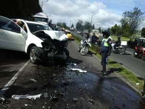 El accidente se produjo en el sector de El Tr&eacute;bol. Foto: Cortes&iacute;a COE