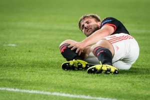 Luke Shaw fue operado y se quedar&aacute; en el hospital de Eindhoven para la recuperaci&oacute;n post-operatoria. Foto: Internet