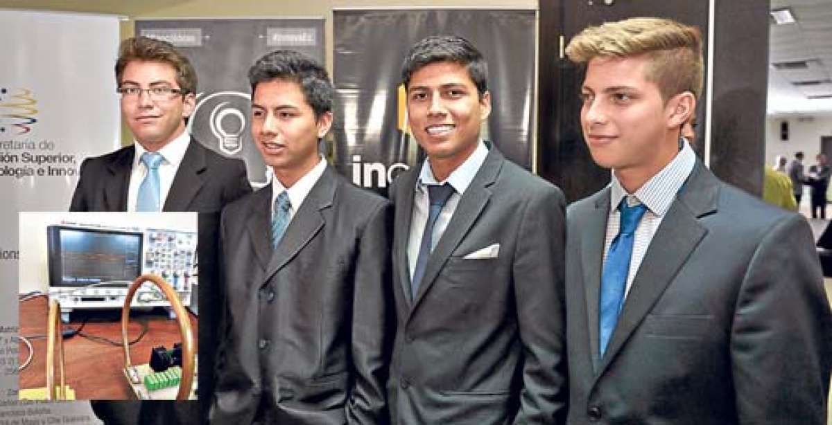 Jos&eacute; Antonio C&oacute;rdova, Augusto Avenda&ntilde;o, Juan Diego Palacio y Mateo S&aacute;nchez son estudiantes del colegio Eugenio Espejo, de Loja. El dispositivo (foto en el recuadro) se denomina Con&eacute;ctate al Aire. El producto busca tener una ciudad conectada sin cables.  