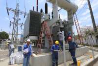 Avanza con la instalación del transformador en la subestación Policentro en Guayaquil