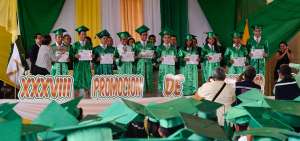 Los estudiantes del cant&oacute;n Samborond&oacute;n (Guayas) ayer celebraron su graduaci&oacute;n en el coliseo municipal.   