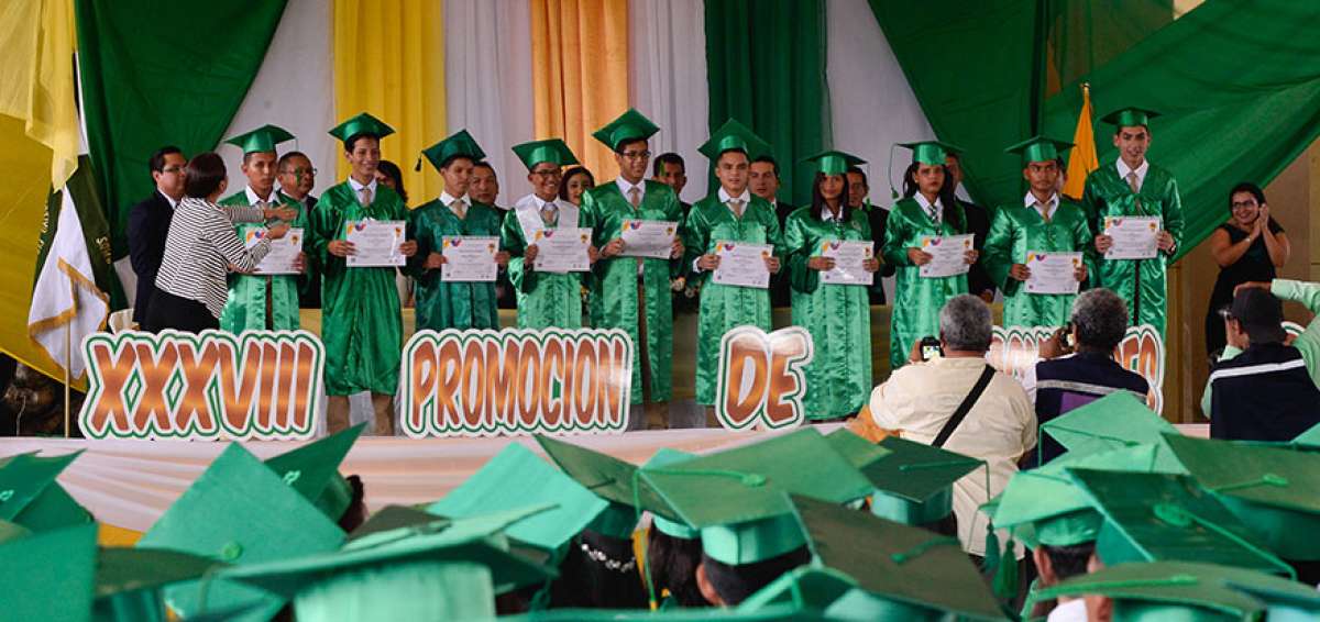 Los estudiantes del cant&oacute;n Samborond&oacute;n (Guayas) ayer celebraron su graduaci&oacute;n en el coliseo municipal.   