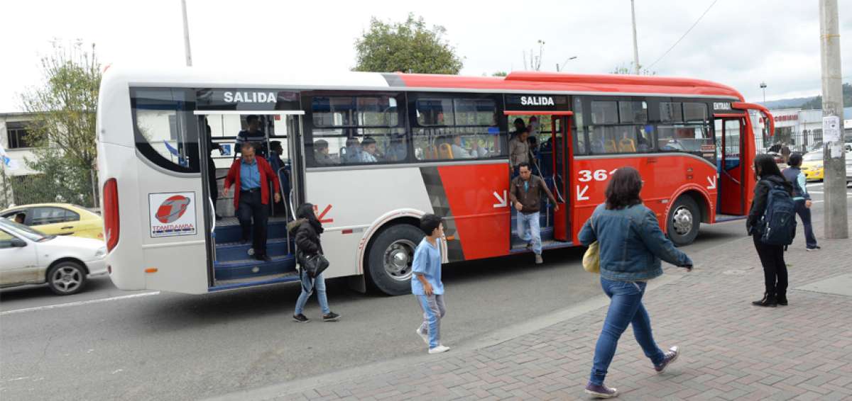 Nuevas unidades de transporte urbano se han puesto en servicio en Cuenca, aunque el Concejo Cantonal no ha resuelto a&uacute;n el tema.