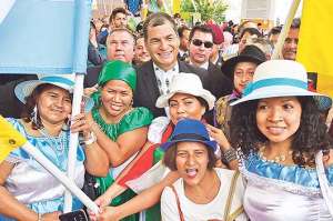 Antes del enlace sabatino el presidente Rafael Correa inaugur&oacute; ayer el pabell&oacute;n ecuatoriano en la Expo Mil&aacute;n en la ciudad italiana. FOTO: AFP
