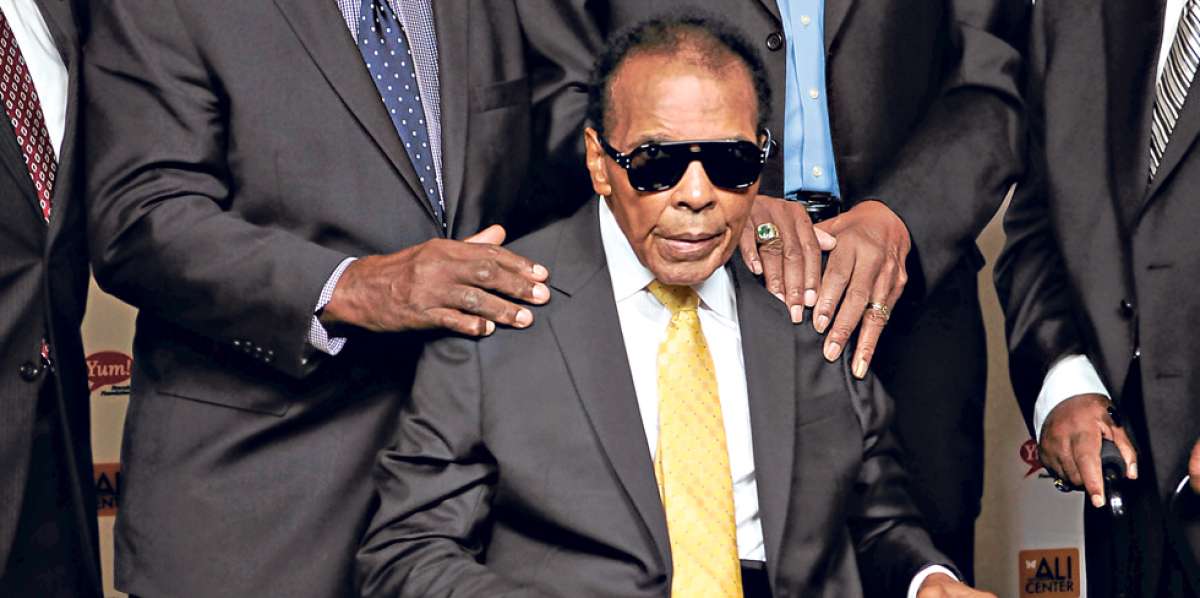 Ali apareci&oacute; en p&uacute;blico en septiembre pasado durante los Premios Humanitarios Muhammad Ali, en Louisville. Foto: Internet