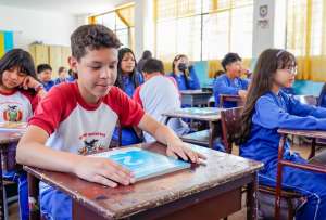 Los estudiantes de r&eacute;gimen Costa-Gal&aacute;pagos ya empezaron a recibir sus libros gratuitos.
