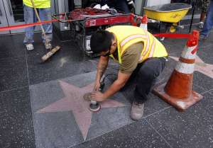 No retirar&aacute;n la estrella de Bill Cosby en el Paseo de la Fama de Hollywood