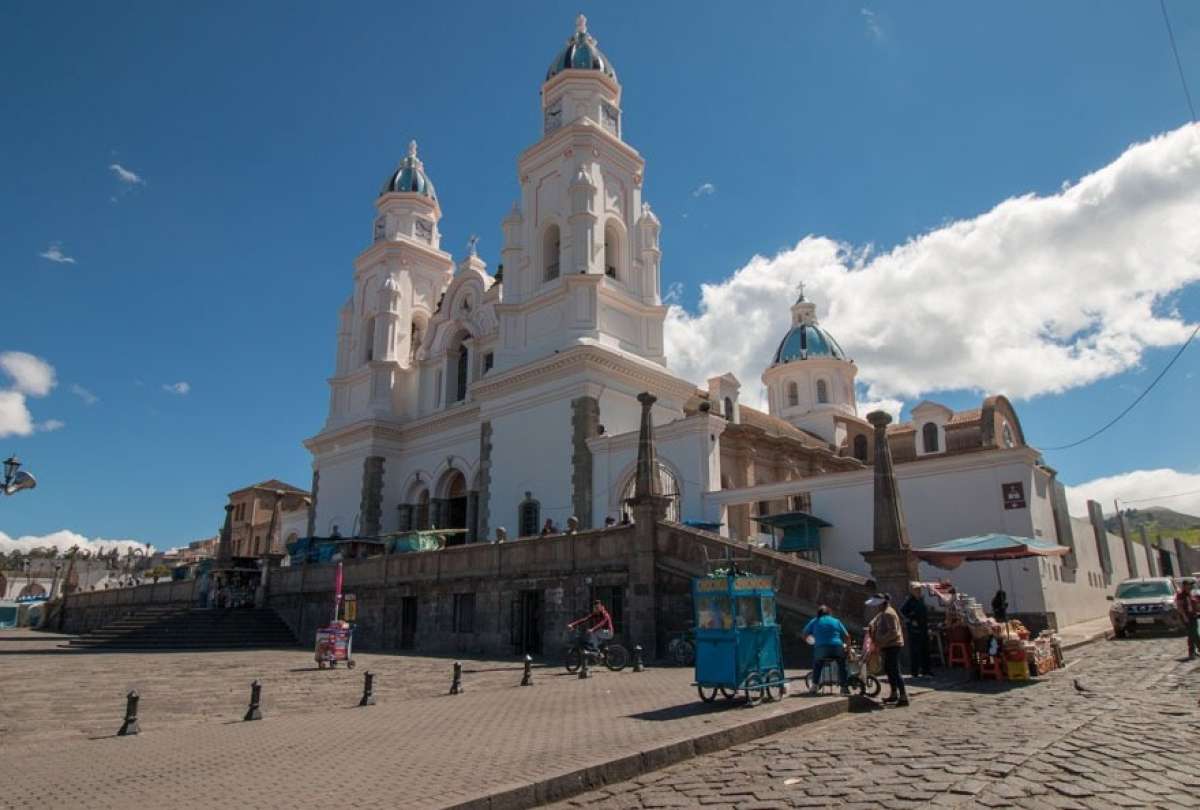 Quito aplicará 76 cierres viales por la romería a El Quinche 2025