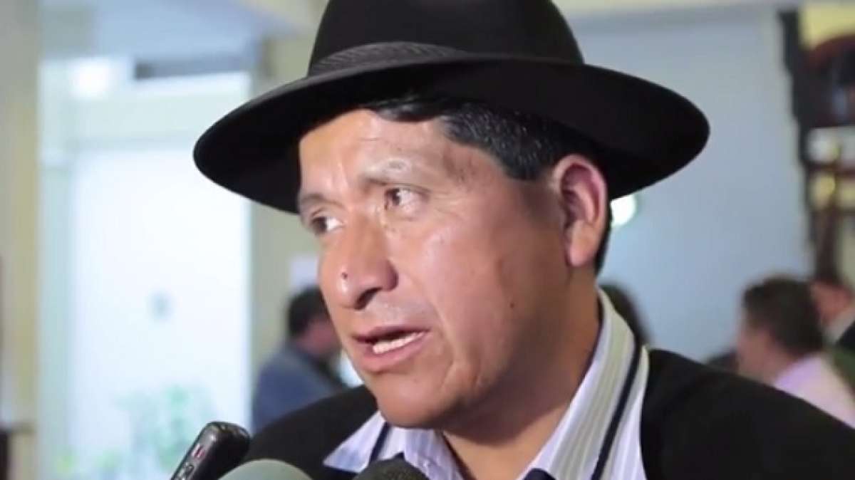 Manuel Caizabanda, alcalde de Pelileo, dijo que el pueblo Salasaca no fue consultado sobre la decisi&oacute;n de salir a las movilizaciones tomada por la dirigencia de la Conaie. Foto: Captura de video