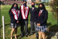 Alumnos del colegio Municipal Sebastián de Benalcázar, durante la graduación en el 2021