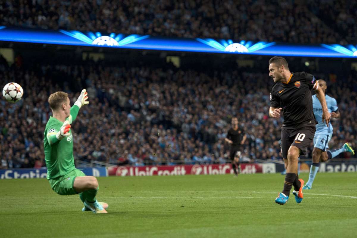 Totti da empate a la Roma en Manchester (VIDEO)