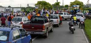La paralizaci&oacute;n del sector arrocero se mantuvo hasta despu&eacute;s del mediod&iacute;a en la entrada al cant&oacute;n Yaguachi. Los agricultores llegaron con maquinaria para bloquear el paso. Veh&iacute;culos fueron desviados.