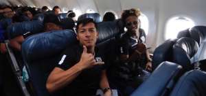 La delegaci&oacute;n viaj&oacute; en un vuelo ch&aacute;rter hacia la capital paraguaya.