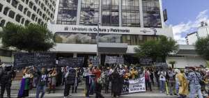 La marcha recorri&oacute; la sede del MCyP, la de IFAC, la Casona-CCE y el Pabell&oacute;n de las Artes hacia el Centro Hist&oacute;rico.