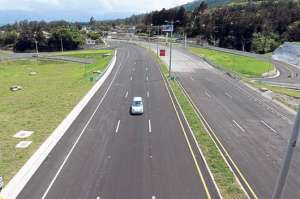 Por la v&iacute;a circular&aacute;n unos 64 mil veh&iacute;culos diarios. La velocidad de conexi&oacute;n entre Quito y el valle de Tumbaco pasar&aacute; con la Ruta Viva de 18 km/h a 75 km/h. Foto: &Aacute;lvaro P&eacute;rez/ El Tel&eacute;grafo.