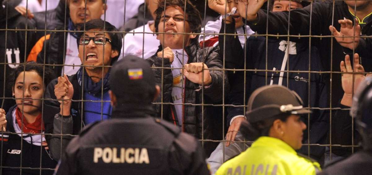 La hinchada de Liga de Quito ve inconforme la campa&ntilde;a de su equipo, que marcha noveno entre 12 clubes. 