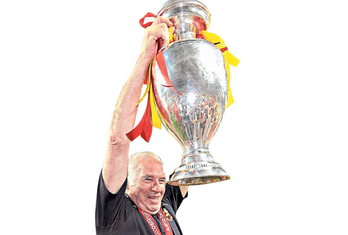 Al dejar al baluarte Ra&uacute;l Gonz&aacute;lez fuera de Espa&ntilde;a en la Eurocopa 2008, Luis Aragon&eacute;s fue criticado. A&uacute;n as&iacute;, alcanz&oacute; el t&iacute;tulo que se disput&oacute; en Suiza y Austria.