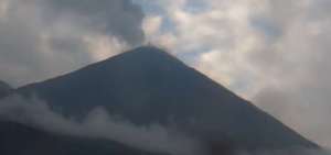 IG registra descenso de bloques en el volc&aacute;n Reventador