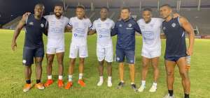 Segundo Castillo (i), Gabriel Achilier, Ayrton Preciado, Luis Caicedo, Antonio Valencia y Jorge Guagua, en el estadio Christian Ben&iacute;tez.