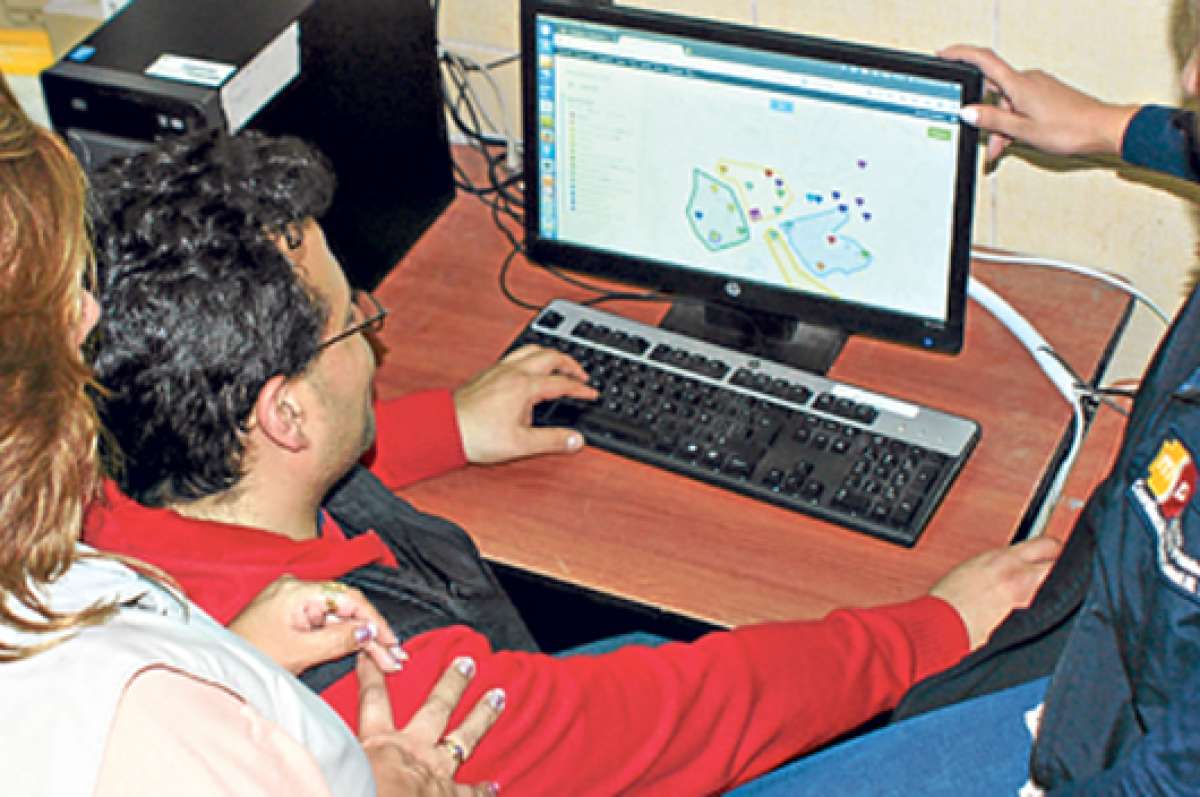 Gracias al mapa parlante del subcentro de Lago Agrio es posible conocer cu&aacute;ntas mujeres est&aacute;n embarazadas en la zona y qu&eacute; atenci&oacute;n requieren. Foto: Cortes&iacute;a del MSP