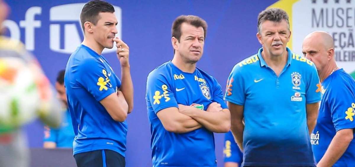 Brasil llega a Asunci&oacute;n y se atrinchera para duelo con Paraguay