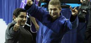 Preciado (d) junto al seleccionado ecuatoriano de judo, Roberto Ib&aacute;&ntilde;ez.