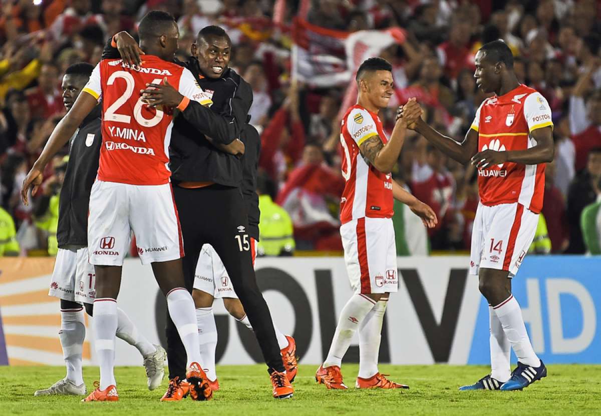 Los jugadores del Independiente Santa Fe celebran la clasificaci&oacute;n a la final del torneo sudamericano. Foto: AFP