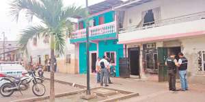 En el reciente operativo ejecutado en el barrio Garay fueron detenidas 4 personas. Foto: Cortes&iacute;a