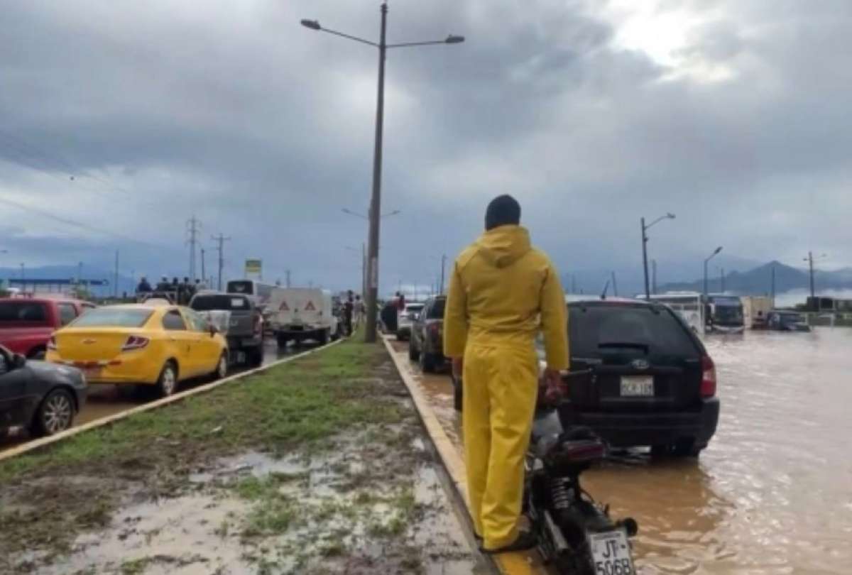 El ECU 911 vigila la constante en los r&iacute;os y canales de El Oro.