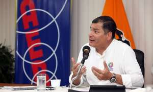 El presidente de la Rep&uacute;blica, Rafael Correa, durante una entrevista con la Asociaci&oacute;n Ecuatoriana de Radiodifusi&oacute;n (AER). Foto: Presidencia  