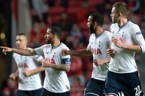 El capit&aacute;n de los &lsquo;spurs&rsquo;, Aaron Lennon (izq.), es una de las figuras de este equipo. Foto: AFP