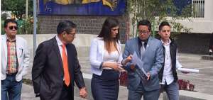 La legisladora lleg&oacute; a la Fiscal&iacute;a acompa&ntilde;ada de sus asesores.