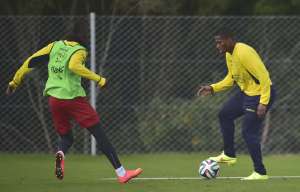 Los jugadores de la selecci&oacute;n entrenaron esta tarde bajo el mando de Rueda y ma&ntilde;ana jugar&aacute;n un amistoso en Viam&atilde;o. Foto: AFP