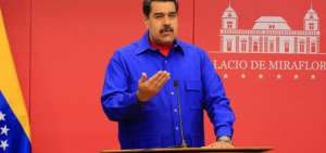 Maduro calific&oacute; este domingo el mercado negro como un "c&aacute;ncer maldito".