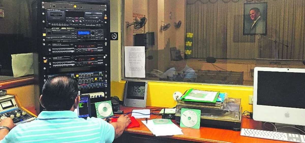 La radio, fundada en febrero de 1957, impuls&oacute; la carrera art&iacute;stica de varios cantantes, entre ellos, Julio Jaramillo.