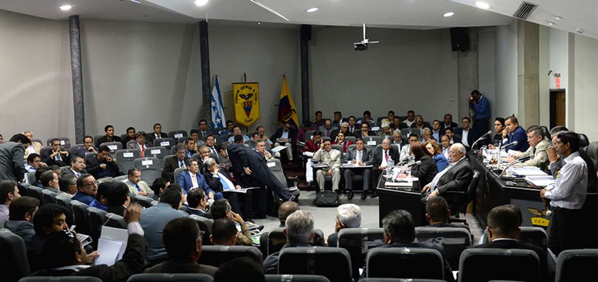 Este ser&aacute; el tercer Congreso Ordinario que dirigir&aacute; el presidente de la Ecuaf&uacute;tbol, Carlos Villac&iacute;s. Ayer el 80% de los dirigentes neg&oacute; el ingreso a la prensa.