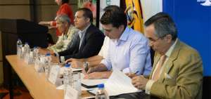 el MAG y BanEcuador firmaron este viernes 9 de noviembre en Guayaquil un convenio, que beneficiar&aacute; a 7.227 agricultores ecuatorianos.