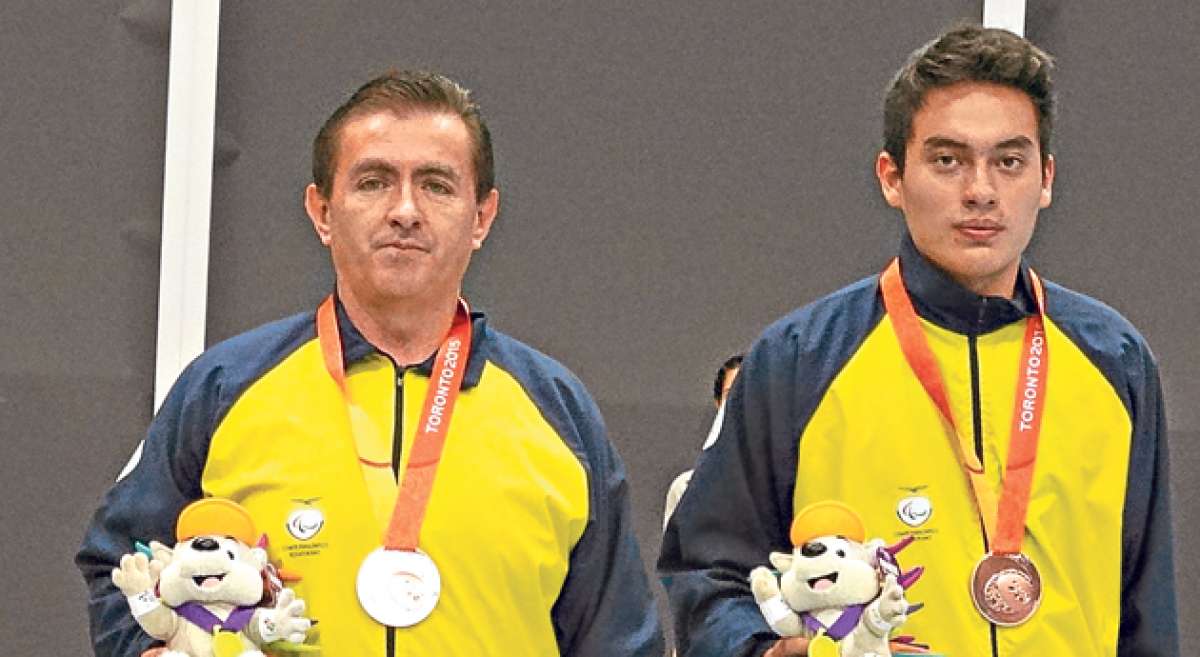 Pa&uacute;l Polo (izq.) y Gabriel Salazar accedieron a la presea de bronce en las clases 6-8 del torneo de dobles de los Parapanamericanos que se realizan en Toronto.  Foto: Comit&eacute; Paral&iacute;mpico Ecuatoriano