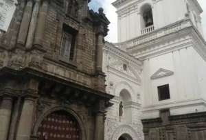 La iglesia de San Agustín del Centro Histórico de Quito fue víctima del hampa. 