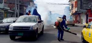 El personal municipal utiliza camionetas y equipos manuales para la desratizaci&oacute;n, fumigaci&oacute;n y desinfecci&oacute;n de viviendas y espacios p&uacute;blicos.