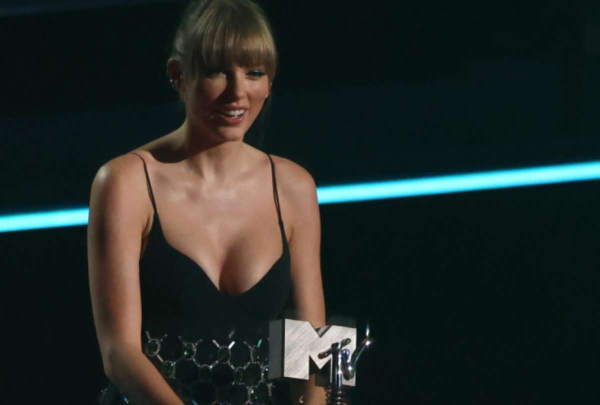 Taylor Swift es una de las nominadas a mejor artista.