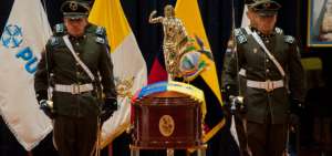 La capilla ardiente en honor a Julio C&eacute;sar Trujillo estar&aacute; en la Universidad Cat&oacute;lica, en el norte de Quito, hasta el martes. 